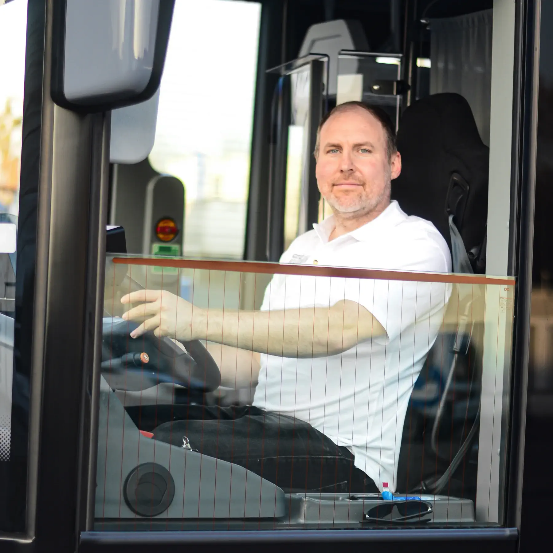 Omnibus-Kutzner-Fahrer-Mathias Ein Bild von Fahrer Mathias im Bus von Omnibus Kutzner.