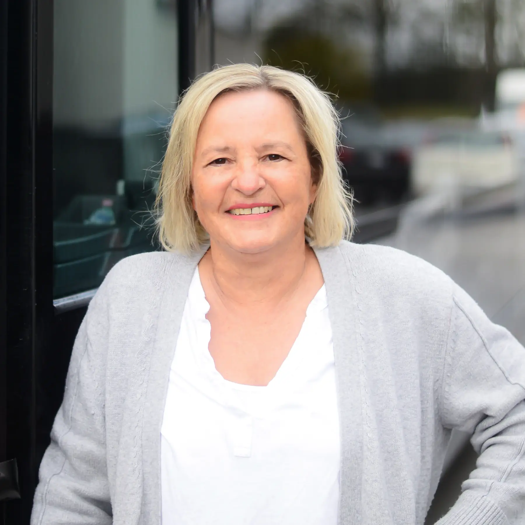 Marion Kutzner von Omnibus Kutzner Ein Portrait der Mitarbeiterin Marion Kutzner, die für Büro und Kundenservice zsutändig ist.